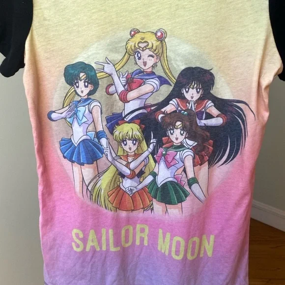 Sailor Moon Graphic T-Shirt Medium - Picture 5 of 9